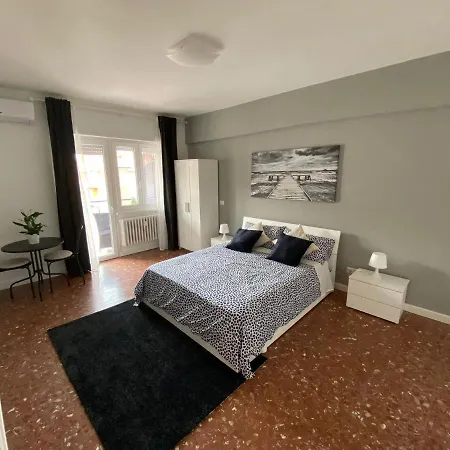 Ytha Housse Centro Rome